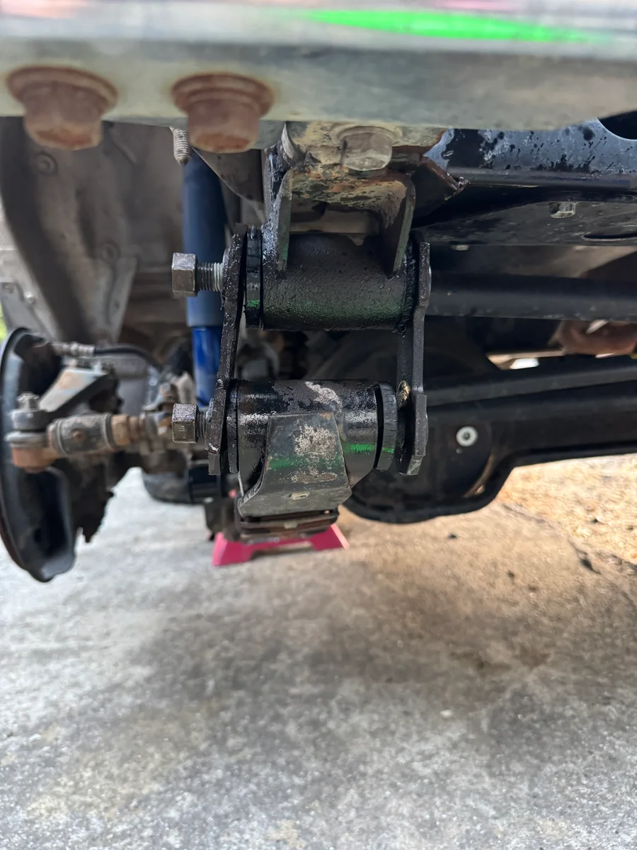 Leaf spring bushings