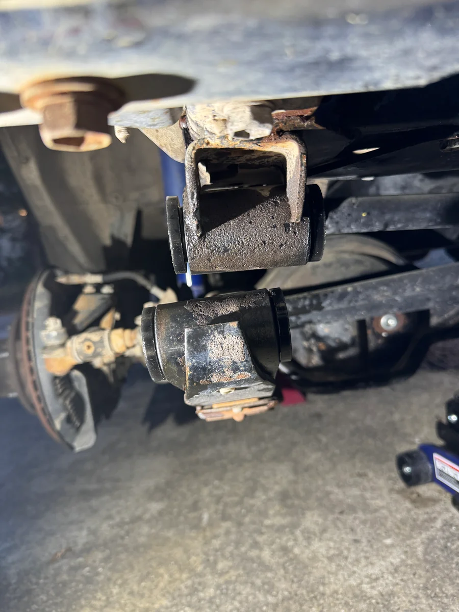 Leaf spring bushings