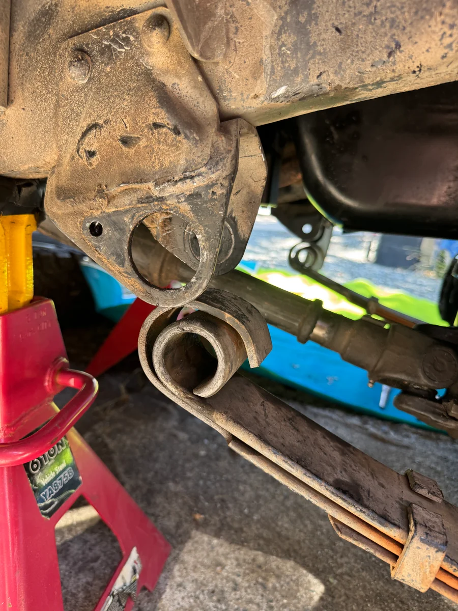 Leaf spring bushings