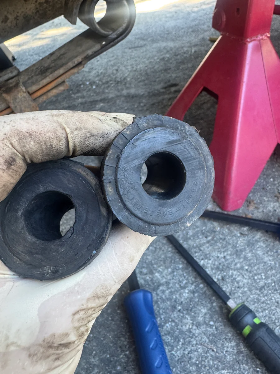 Leaf spring bushings