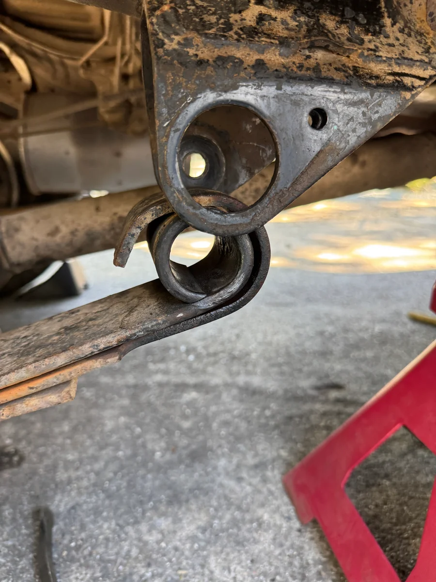 Leaf spring bushings