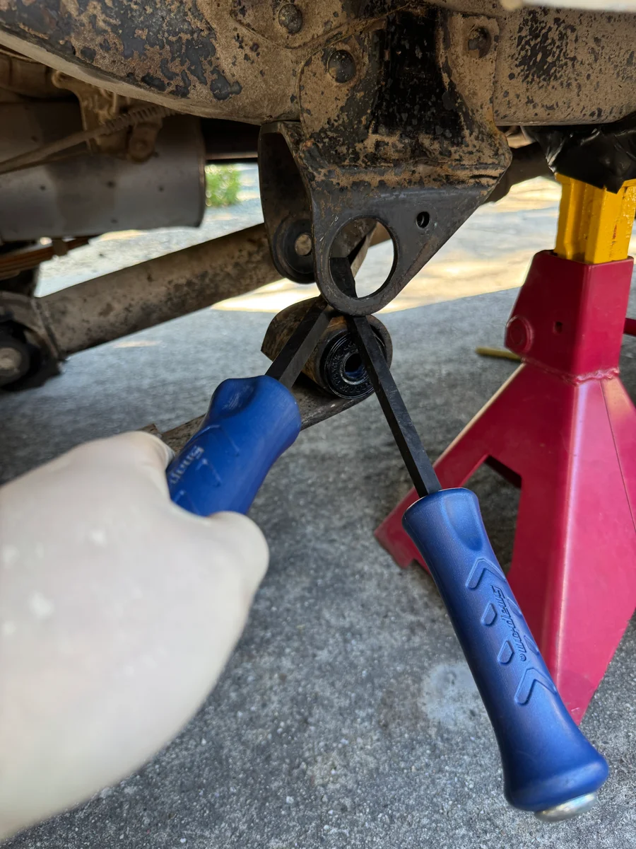 Leaf spring bushings