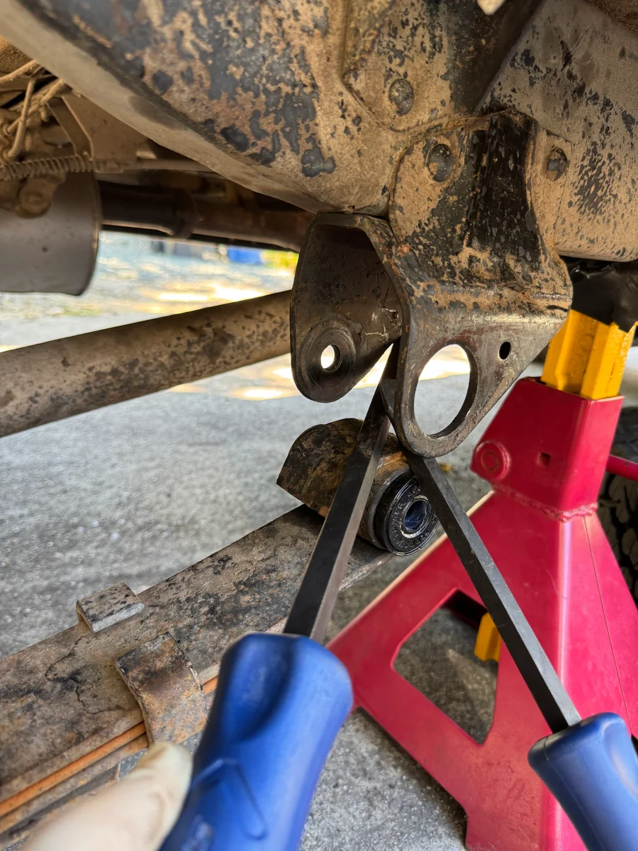 Leaf spring bushings